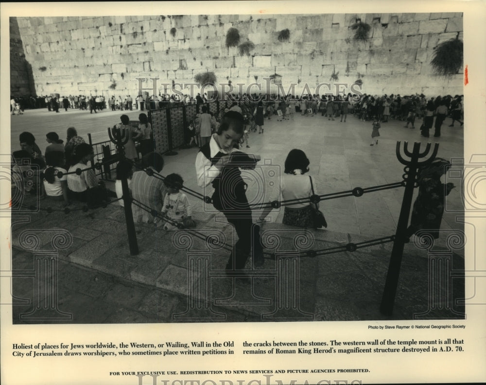 1992 Press Photo The Wailing Wall in the Old City of Jerusalem in Israel- Historic Images