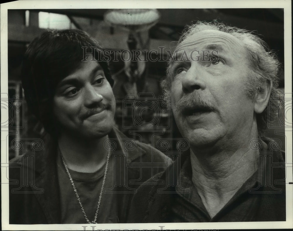 1975 Press Photo Chico, played by Freddie Prinze with Ed Brown (Jack Alberson)- Historic Images