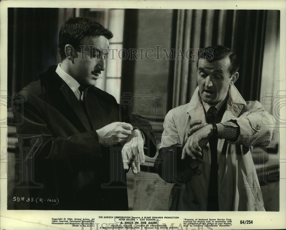 1964 Press Photo Peter Sellers, others star in &quot;A Shot in The Dark.&quot; - mjp37107- Historic Images