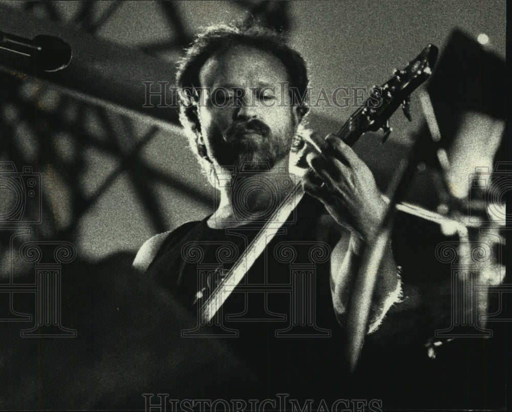1992 Press Photo Guitarist Daryl Stuerman of Whitefish Bay - mjp37320- Historic Images