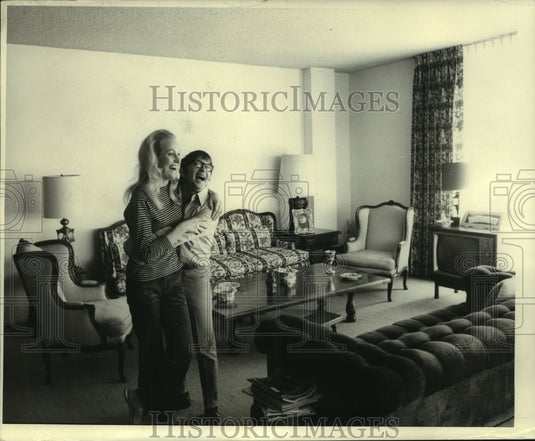 1969 Press Photo Offstage, Arte Johnson finds opportunities to laugh - mjp37329- Historic Images