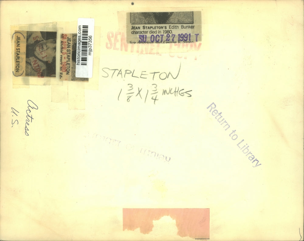 1971 Press Photo Actress Jean Stapleton With Co-Star - mjp37356