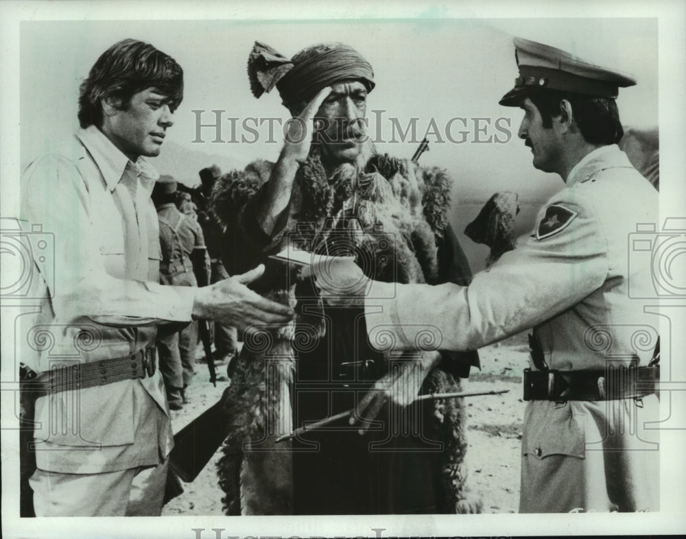 1982 Press Photo Michael Sarrazin And Anthony Quinn In ABC&#39;s &#39;Caravans&#39;- Historic Images