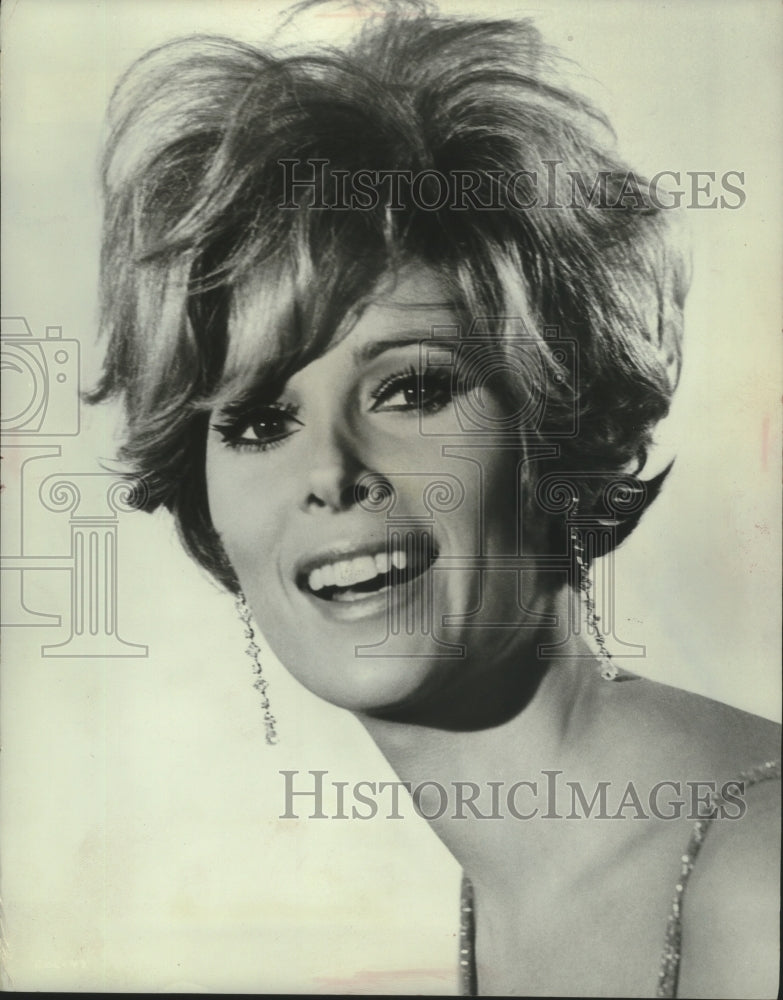 1967 Press Photo Jill St. John in United Artists&#39; &quot;Eight on the Lam&quot; - mjp37517- Historic Images