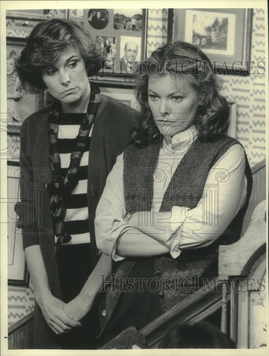 1984 Press Photo Susan Saint James & Jane Curtin in "Kate & Allie" - mjp37613- Historic Images