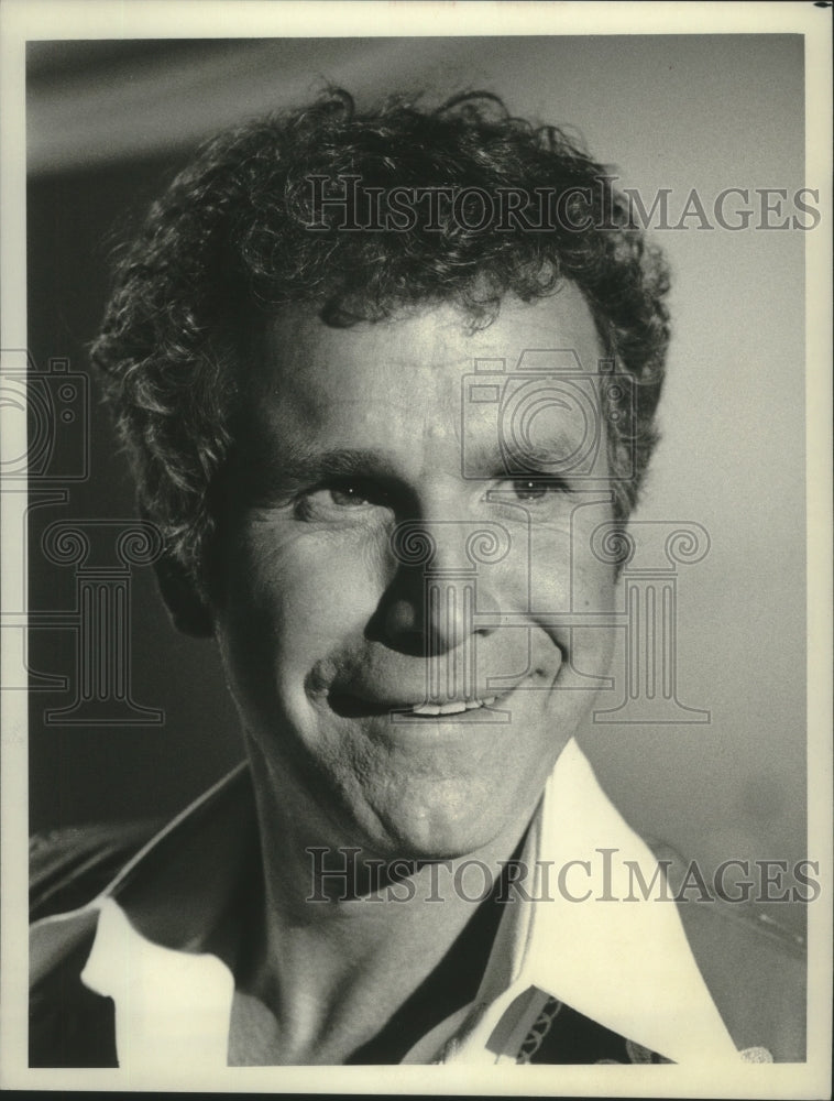 1977 Press Photo Wayne Rogers in &quot;Mitzi...Zings Into Spring&quot; - mjp38012- Historic Images