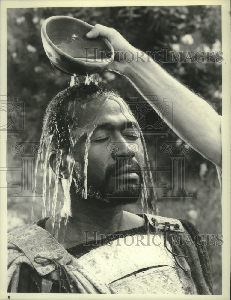 1985 Press Photo Ben Vereen actor being baptized in "A.D." - mjp38354- Historic Images