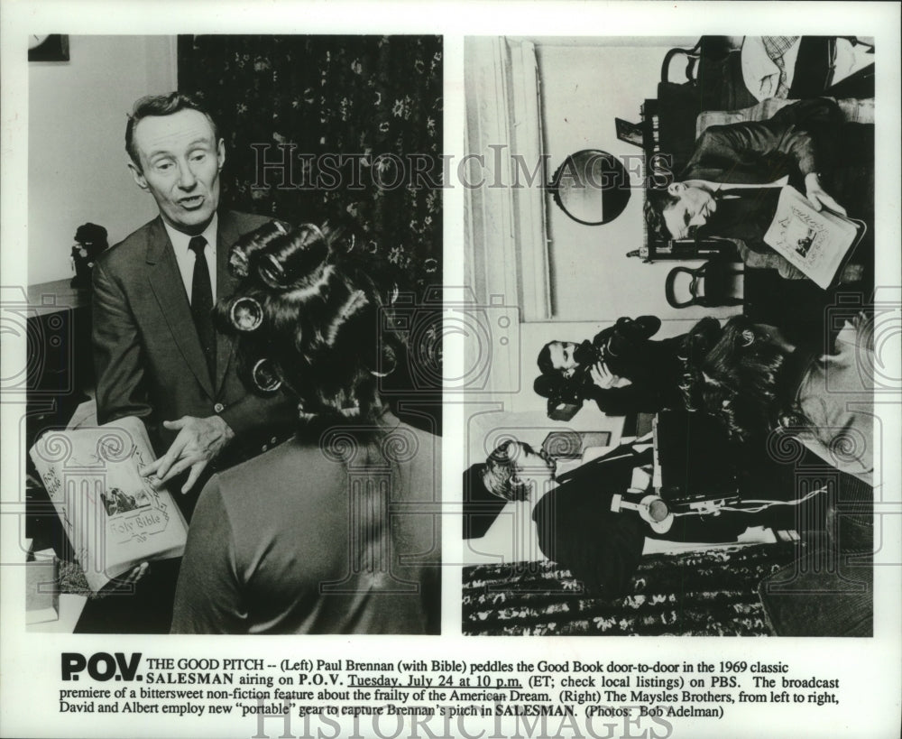 1969 Press Photo Door -to-door Salesman Paul Brennan makes sales pitch for Bible- Historic Images