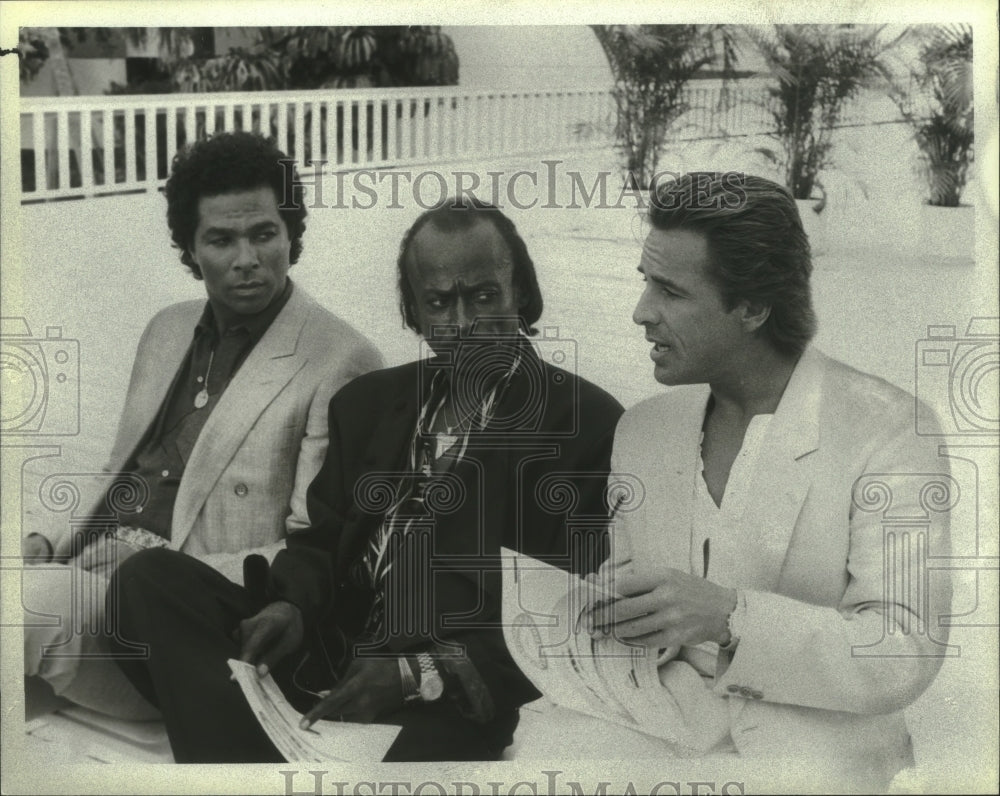 1986 Press Photo Philip Michael Thomas &amp; others in &quot;Miami Vice&quot; - mjp38874- Historic Images