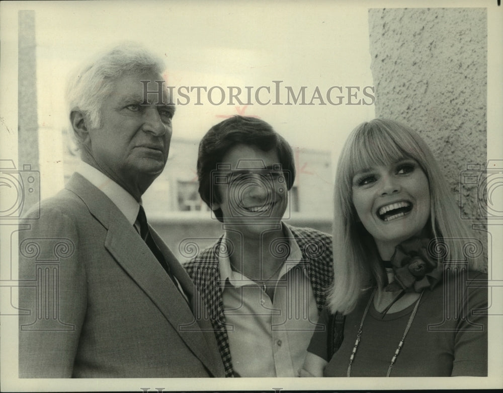 1977 Press Photo Actors Buddy Ebsen, Mark Shera and Suzanne Zenor - mjp39862- Historic Images