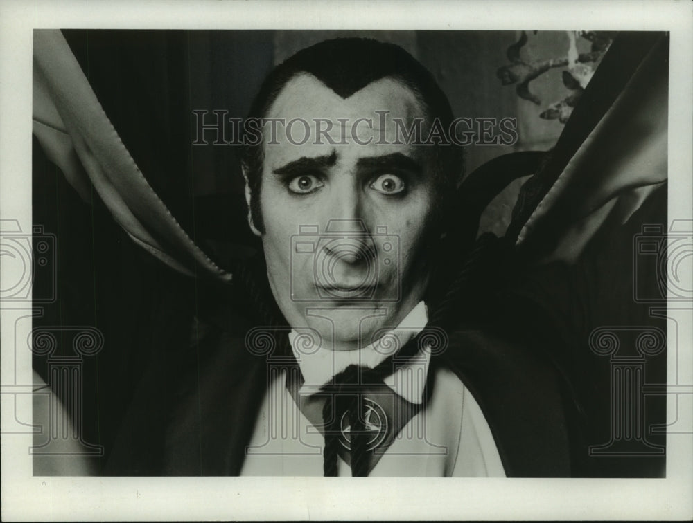 1980 Press Photo Actor Judd Hirsch as Dracula - mjp40030- Historic Images