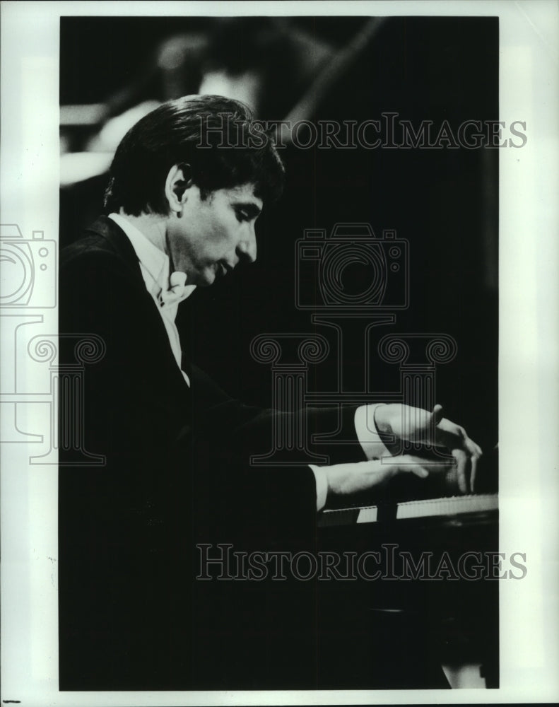 1988 Press Photo Acclaimed maestro Michael Tilson Thomas - mjp40400- Historic Images