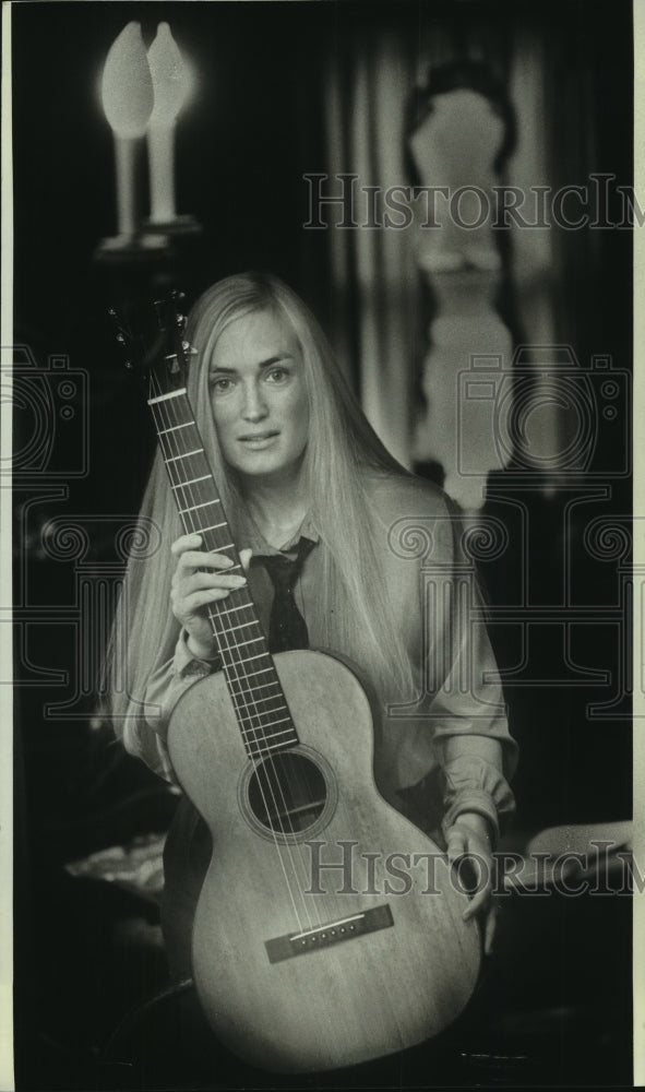 1962 Press Photo Wisconsin singer and guitarist, Patsy Tighe - mjp40988- Historic Images