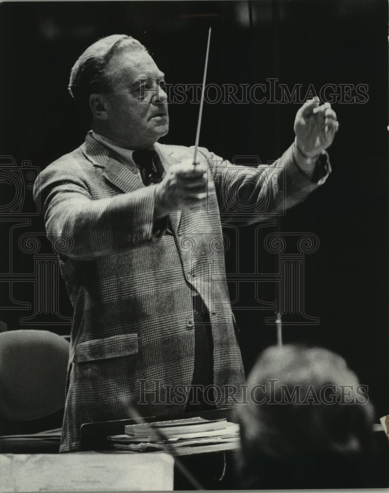 1971 Press Photo Robert Scott conducts Milwaukee Symphony Orchestra rehearsal- Historic Images