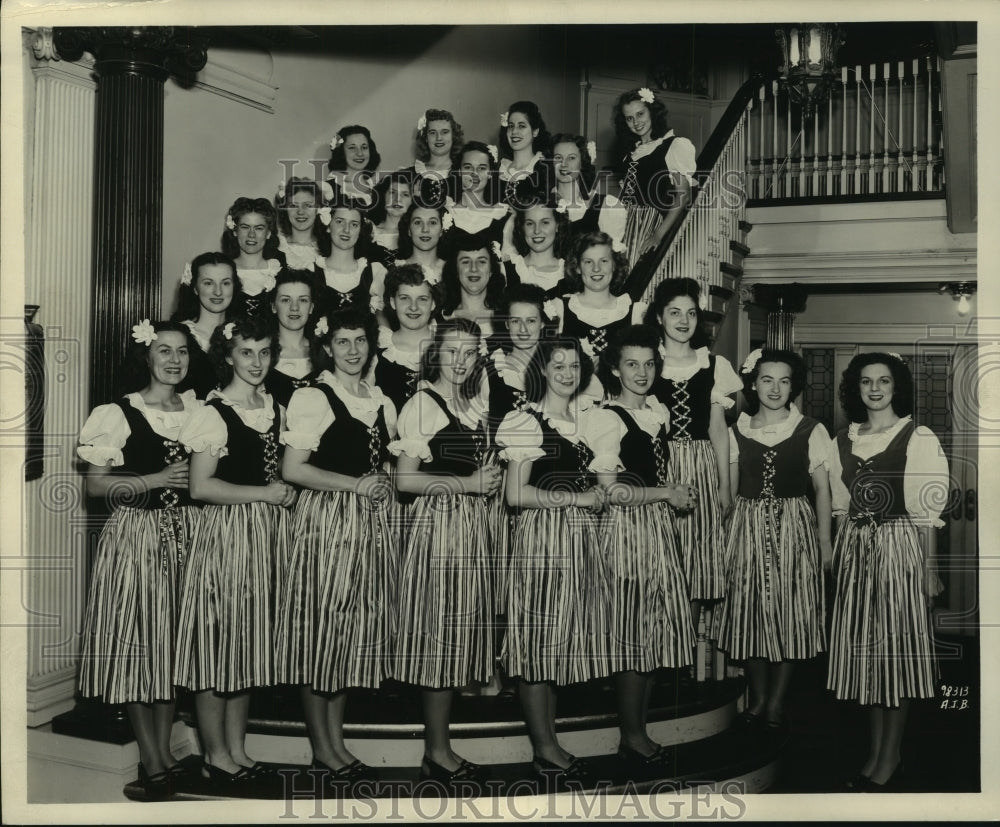 1948 Press Photo Romany Singers, directed by Gloria Rodriguez - mjp41243- Historic Images