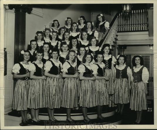 1948 Press Photo Romany Singers, directed by Gloria Rodriguez - mjp41243- Historic Images