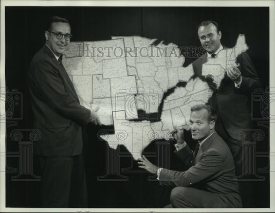 1962 Press Photo Sander Vanocur and actors in The Campaign and the Candidates- Historic Images