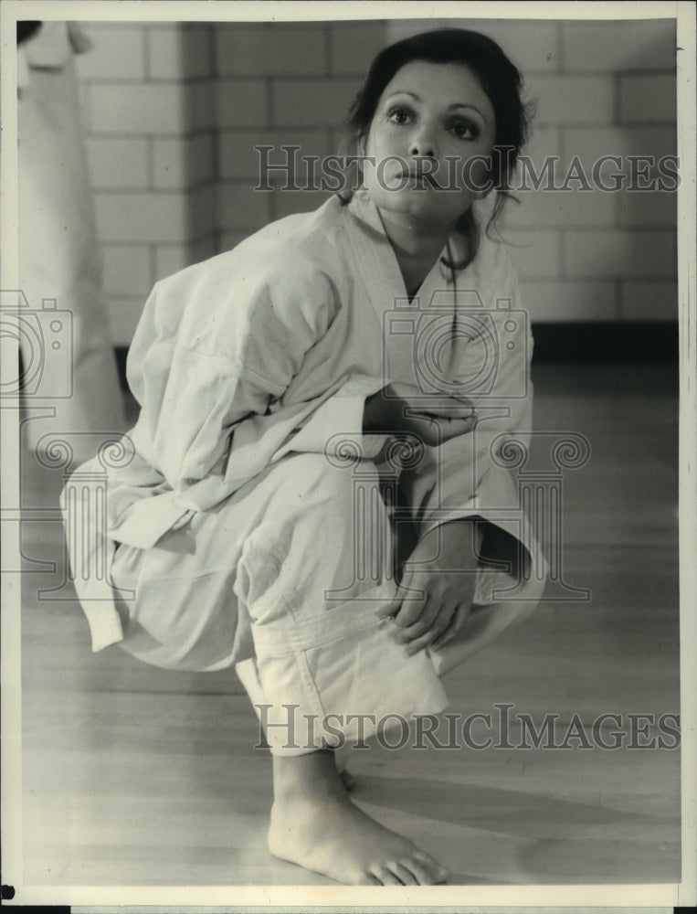 1983 Press Photo Actress Karen Valentine is &quot;Muggable Mary:Street Cop&quot;- Historic Images