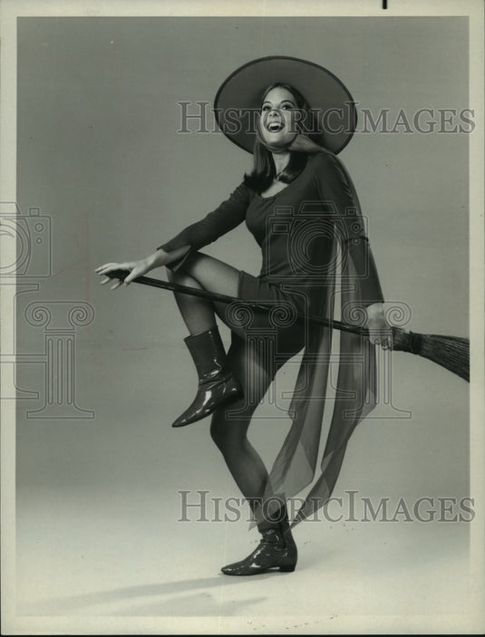 1969 Press Photo Mikki Jameson stars on Adam-12, on NBC. - mjp42229- Historic Images