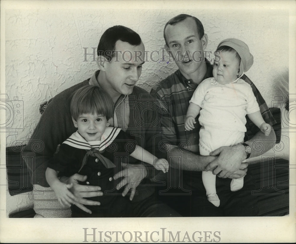 1968 Press Photo Dick and Tom Smothers with their kids Dick Jr., and Tom Jr.- Historic Images
