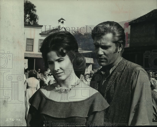 1964 Press Photo Janice Rule, George Segal starring "Invitation to a Gunfighter"- Historic Images