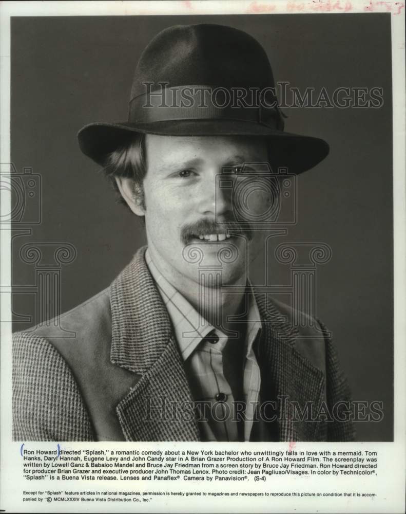 1989 Press Photo1989 Ron Howard as director of &quot;Splash&quot; - mjp43315- Historic Images