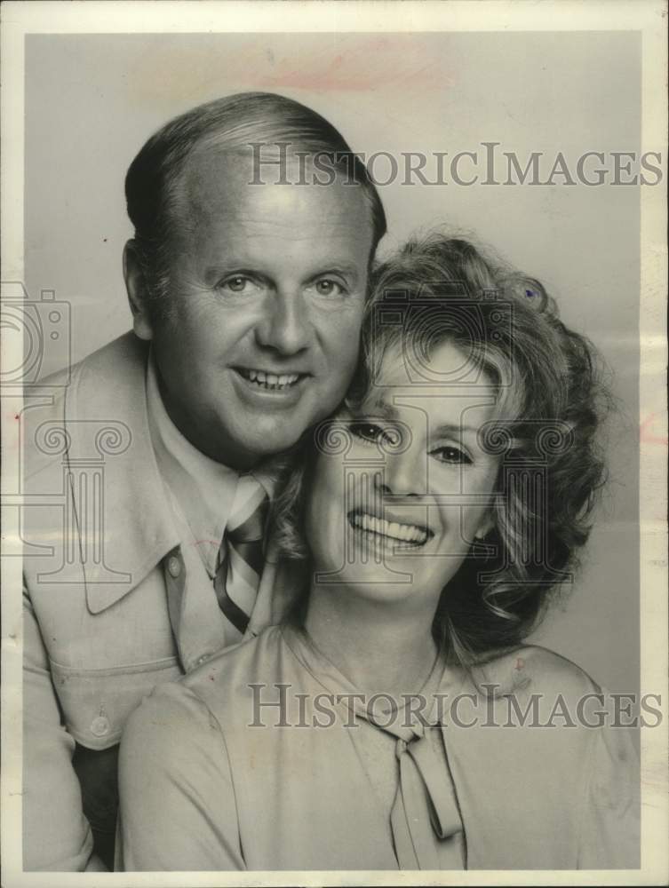 1966 Press Photo Diana Hyland and Dick Van Patten in &quot;Eight Is Enough&quot; on ABC- Historic Images