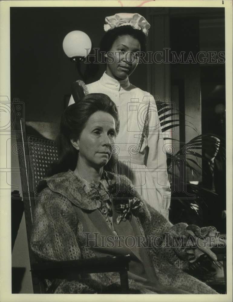 1979 Press Photo Olivia Cole and Julie Harris in Backstairs at the White House.- Historic Images