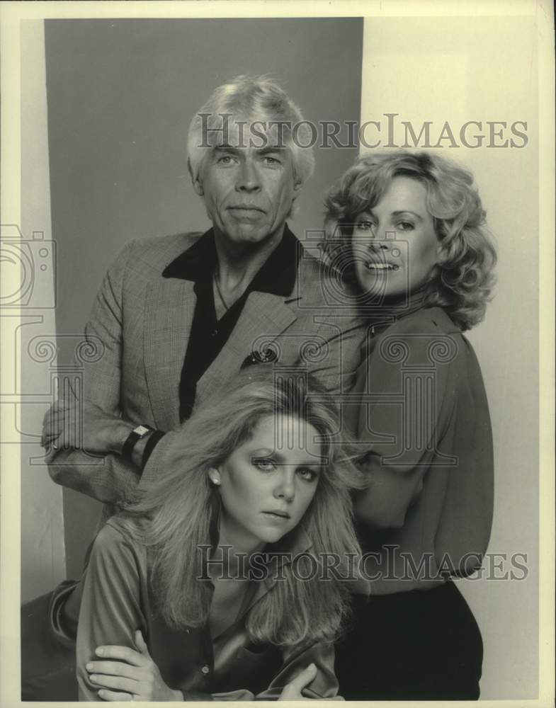 1985 Press Photo James Coburn and stars of &quot;Valley of the Dolls &#39;1981&#39;- Historic Images