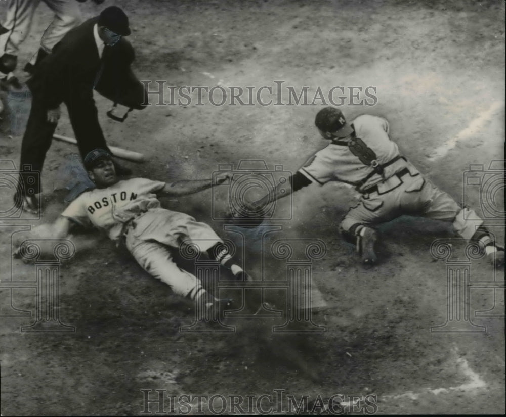 1954 Press Photo Red Sox Dick Gernert Scores, Braves Catcher Sam Calderone- Historic Images