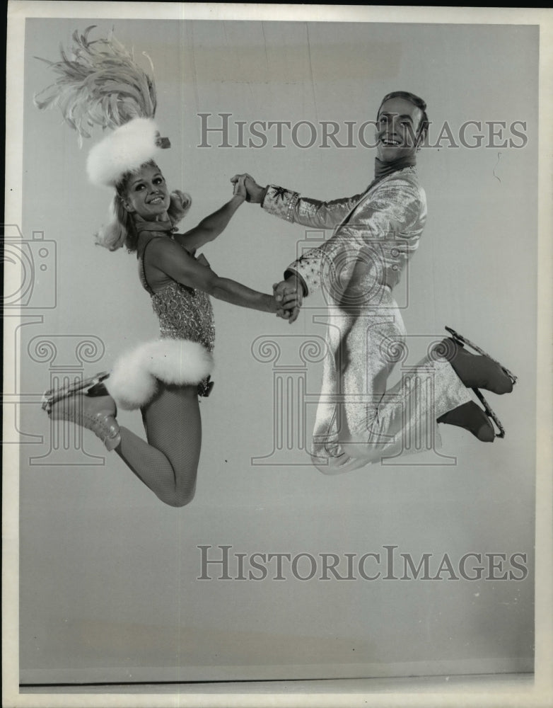 1971 Press Photo Holiday On Ice Performers Juanita Percelly &amp; Tommy Allen- Historic Images