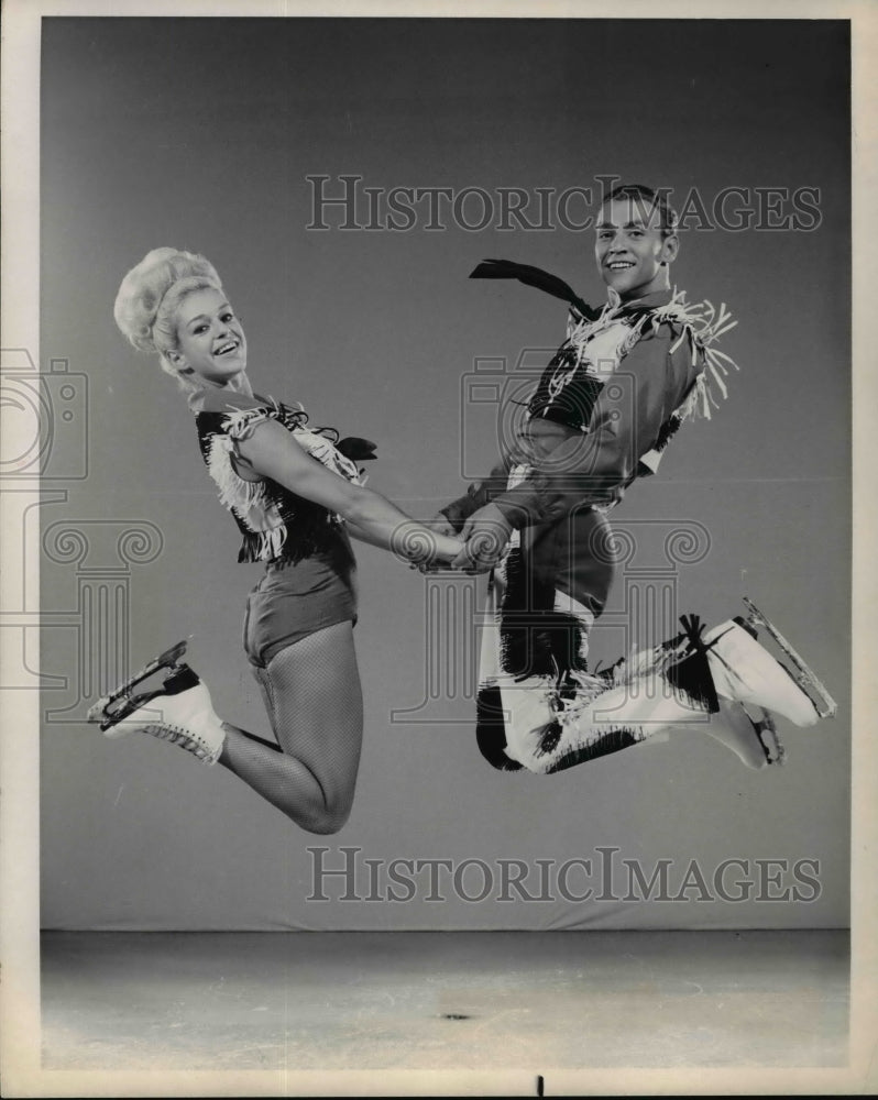 1966 Press Photo Juanita Percelly &amp; Tommy Allen in Cowboy Capers Holiday on Ice- Historic Images