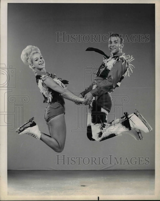 1966 Press Photo Juanita Percelly & Tommy Allen in Cowboy Capers Holiday on Ice- Historic Images