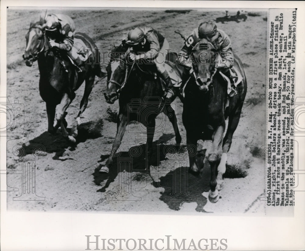 1962 Press Photo Dinner Alone ridden by John Sellers drives to first place win