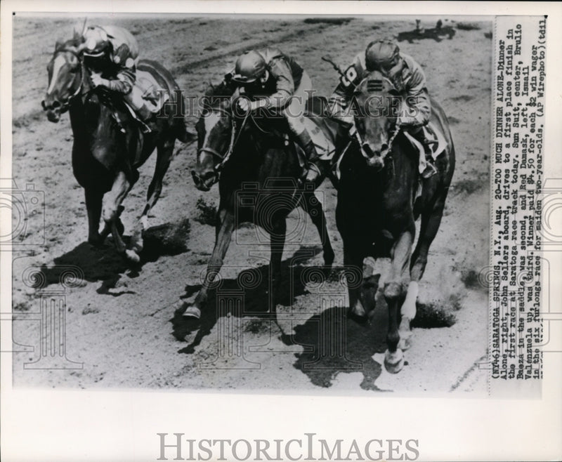 Load image into Gallery viewer, 1962 Press Photo Dinner Alone ridden by John Sellers drives to first place win

