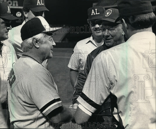 1986 Press Photo Retiring managers Earl Weaver & George Bamberger at home plate- Historic Images
