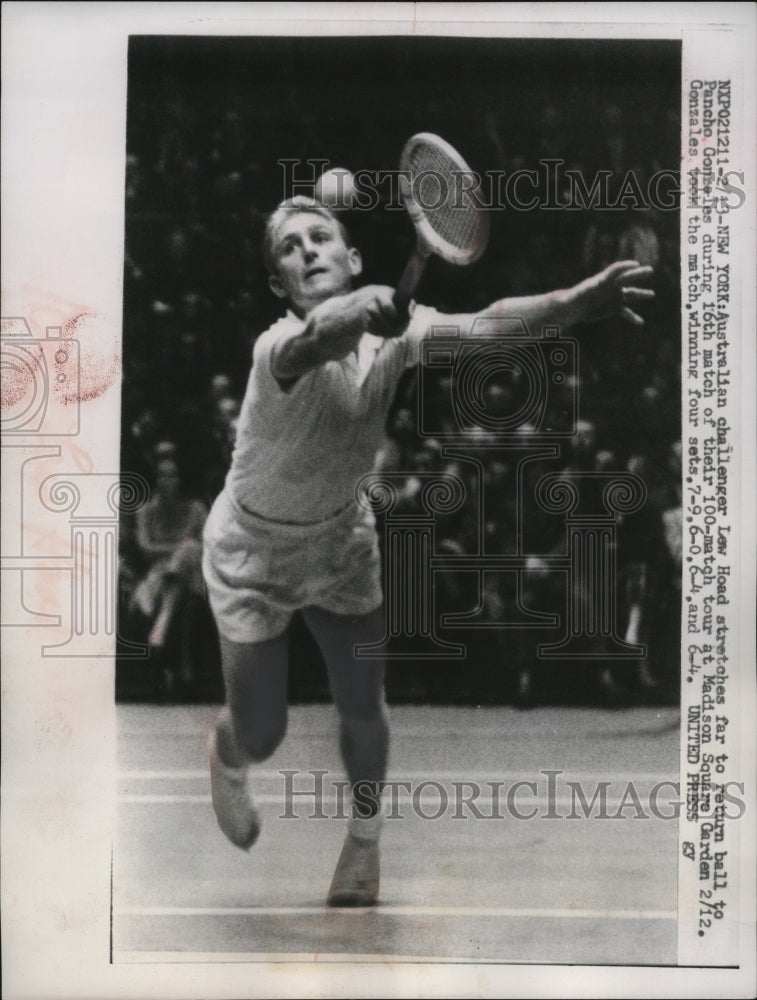 1958 Press Photo Lew Hoad plays against Pancho Gonzales in record number crowd.- Historic Images