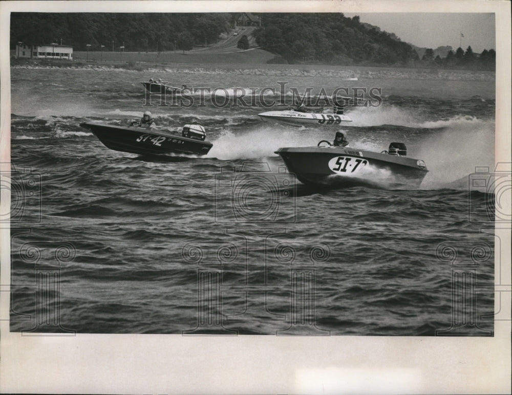 1968 Press Photo Water was rough for the Milwaukee-Chicago_Milwaukee boat races.- Historic Images