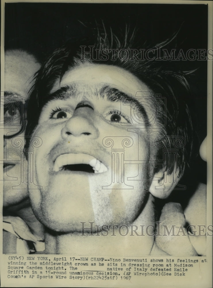 1967 Press Photo Nino Benvenuti shows emotion after beating Emile Griffith.- Historic Images