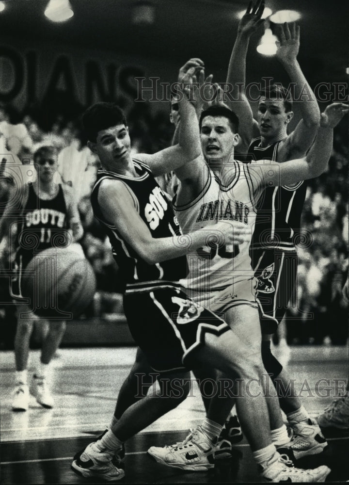 1992 Press Photo Menomonee Falls - Paul Nick, Basketball Players, in Game- Historic Images