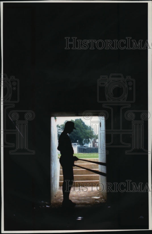 1994 Press Photo Baseball Player in Tunnel - mjt00188- Historic Images