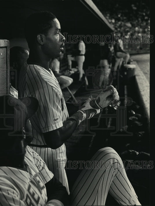 1987 Press Photo Milwaukee Brewers - Glenn Braggs in Dugout - mjt00194- Historic Images