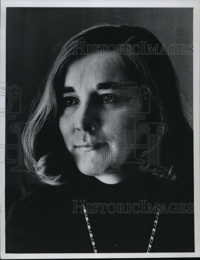 1974 Press Photo Mrs. Judy Klucas, Wife of Coach Bill Klucas, Wisconsin- Historic Images