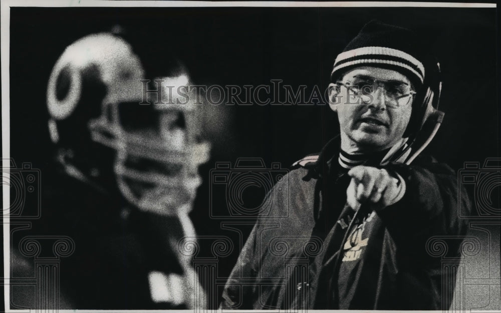 1988 Press Photo Marquette - Football Coach Dick Basham - mjt00560- Historic Images