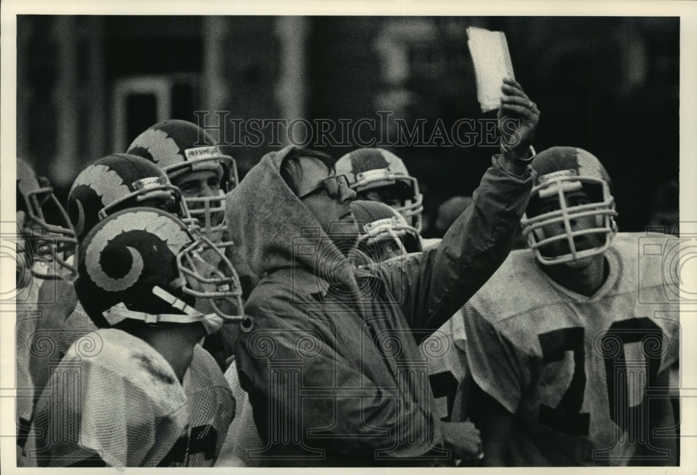 1986 Press Photo Marquette High School - Coach Dick Basham and Football Team- Historic Images