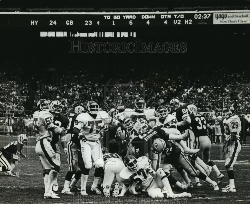 1981 Press Photo Green Bay Packers and New York Giants in Football Game- Historic Images