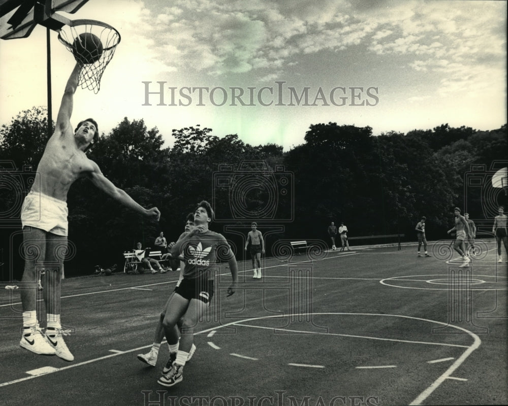 1986 Press Photo Basketball Players in Park - mjt00839- Historic Images
