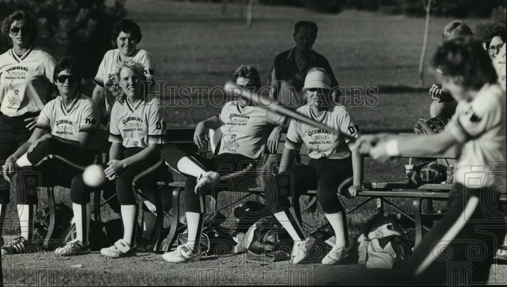 1983 Press Photo Goeman&#39;s bench watches softball action during loss to Precision- Historic Images