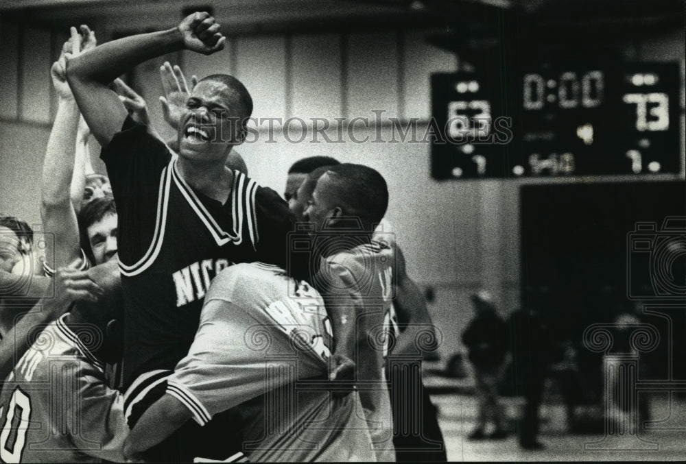 1993 Press Photo Lamont Brown and Nicolet High School Basketball team, celebrate- Historic Images