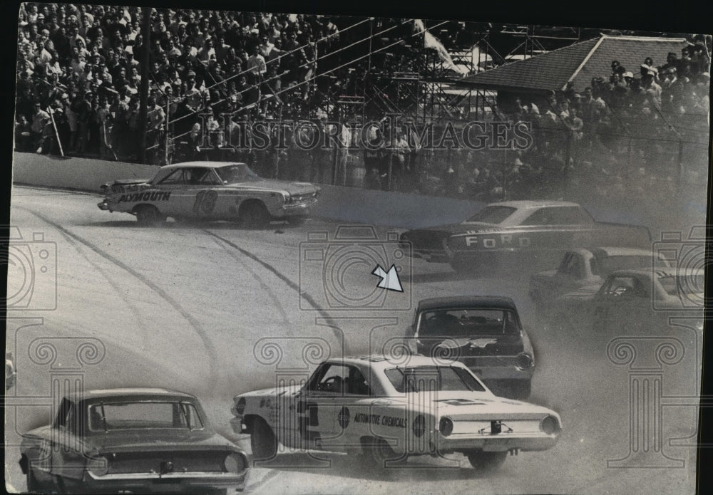 1964 Press Photo Cars veer off in all directions during State Fair Park car race- Historic Images